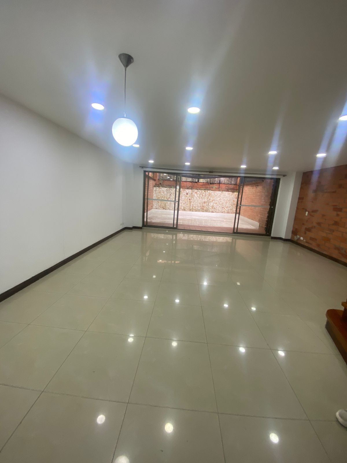 Casa en arriendo o venta Antioquia Itagüí Ditaires 235 m2 Habitaciones 3 Baños 3 Garajes 1 Precio venta $1150000000 Precio arriendo $6000000
