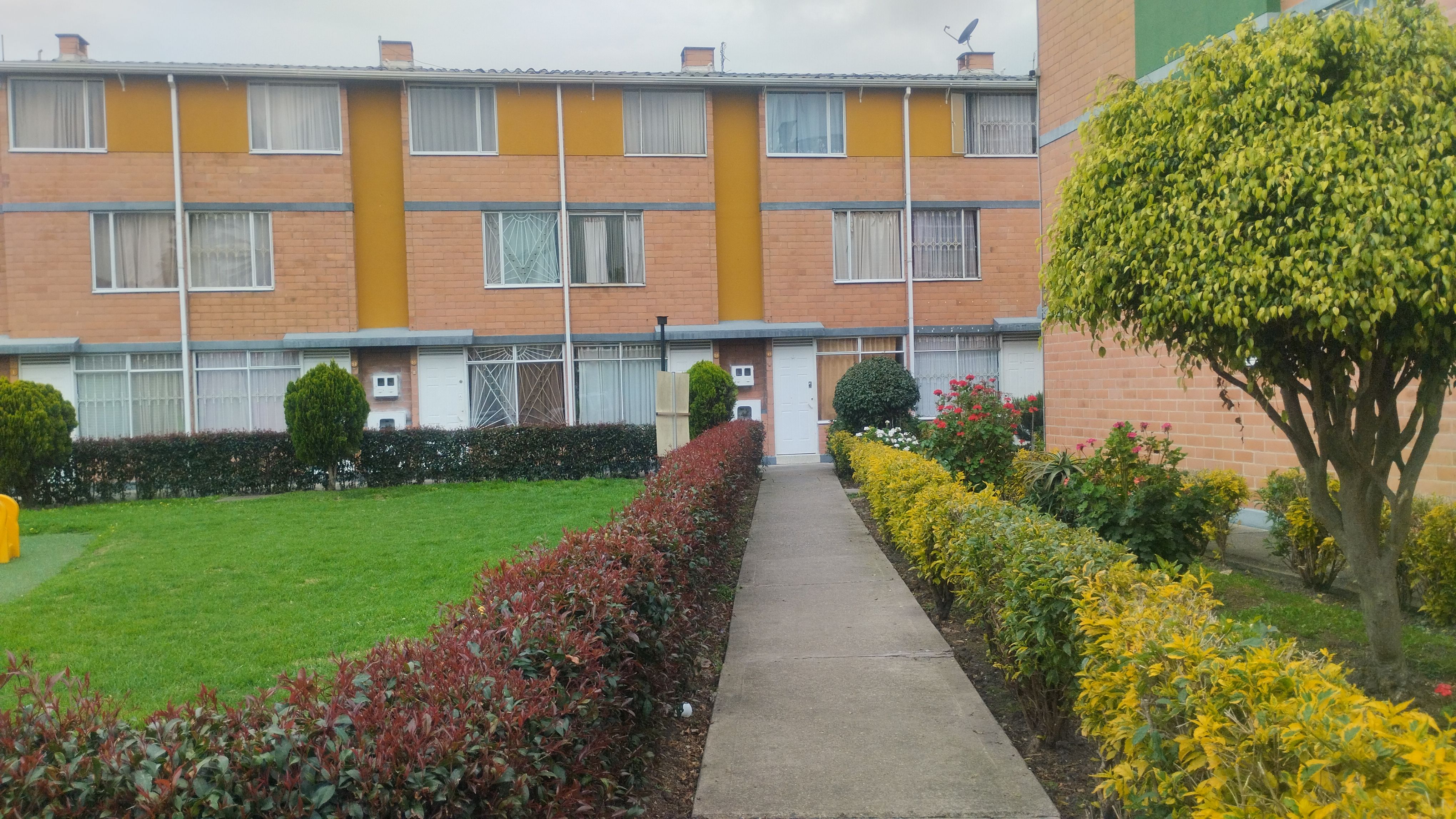 Casa en venta Cundinamarca Bogotá Cjr Ciudad Tintal I Sm 2 Slt 1 92 m2 Habitaciones 4 Baños 2 Garajes 0 Precio $250000000