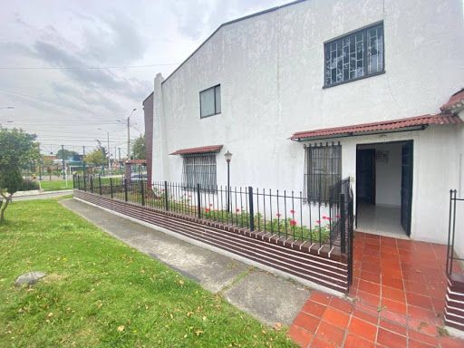 Casa en venta Cundinamarca Bogotá Mandalay Et Ii 200 m2 Habitaciones 4 Baños 2 Garajes 3 Precio $819999999