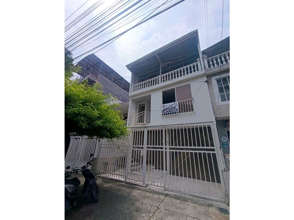 Casa en venta Valle Del Cauca Cali La Base 260 m2 Habitaciones 7 Baños 5 Garajes 1 Precio $585000000