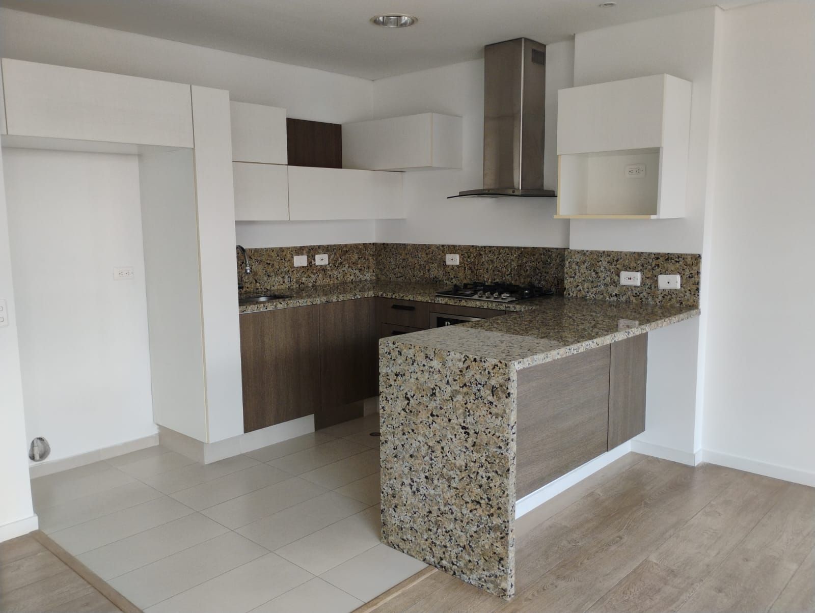 Apartaestudio en arriendo Cundinamarca Bogotá Santa Barbara Occidental 67 m2 Habitaciones 1 Baños 2 Garajes 1 Precio $3600000