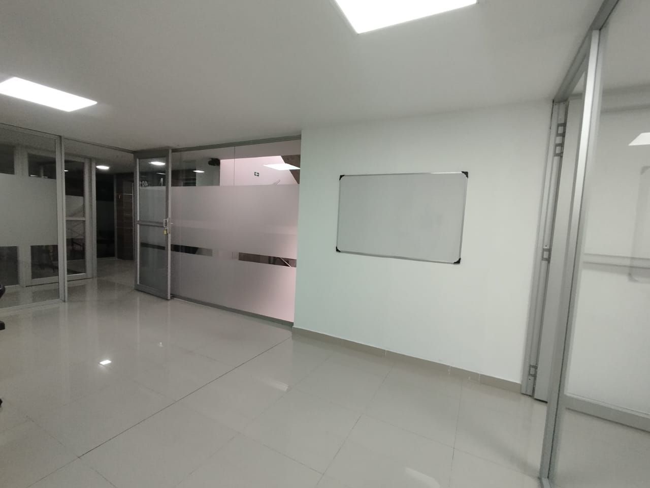 Oficina en arriendo Antioquia Medellín Suramericana 40 m2 Habitaciones 0 Baños 0 Garajes 0 Precio $3950000