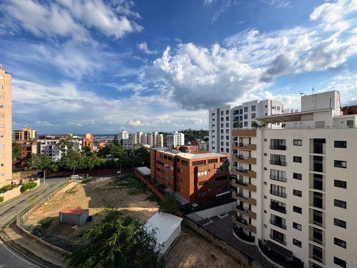 Apartamento en venta Valle Del Cauca Cali Normandía 209 m2 Habitaciones 3 Baños 4 Garajes 3 Precio $2494350000