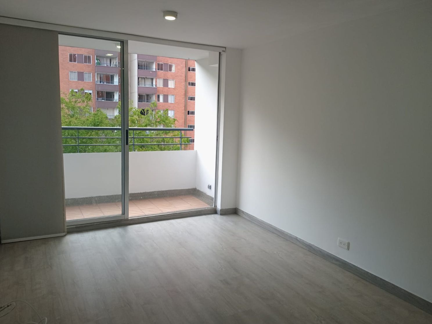 Apartamento en arriendo Antioquia Medellín Loma De Los Bernal 60 m2 Habitaciones 3 Baños 2 Garajes 0 Precio $2400000