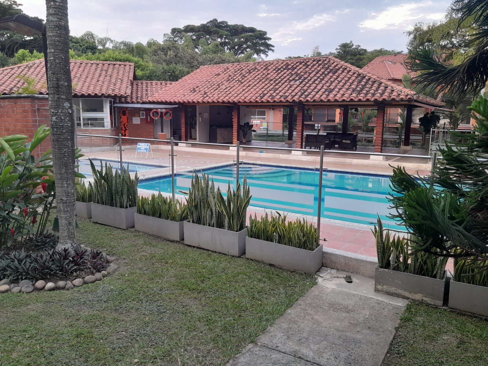 Casa en venta Valle Del Cauca Cali Urbanización Ciudad Jardín 140 m2 Habitaciones 4 Baños 5 Garajes 2 Precio $700000000