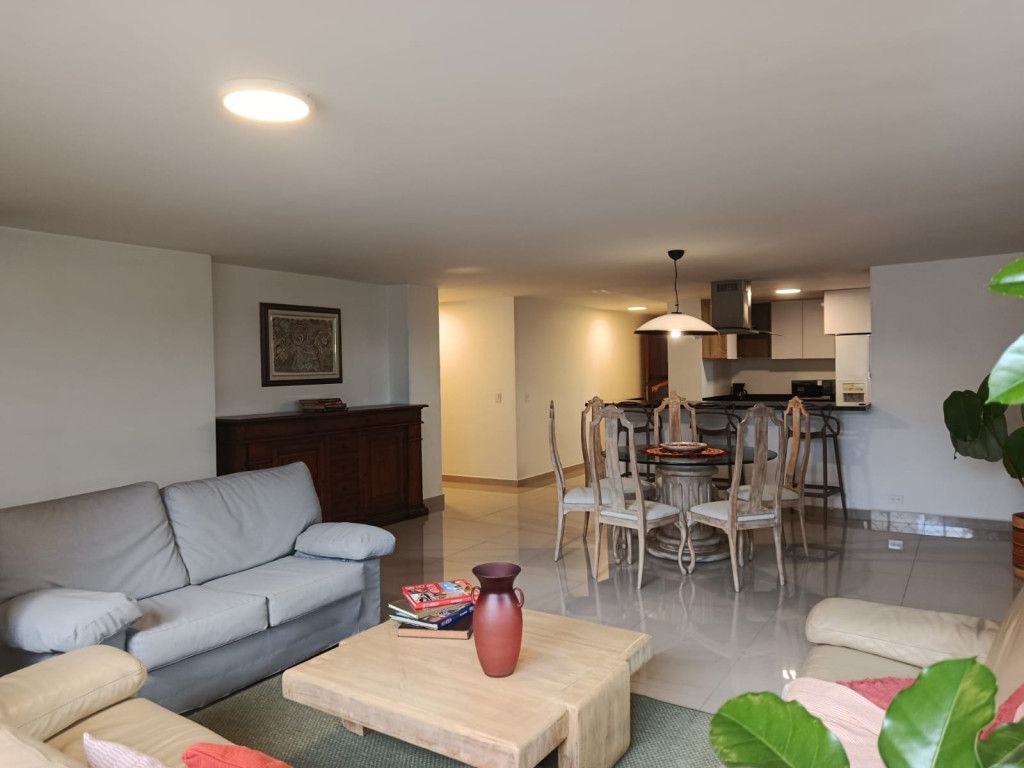 Apartamento en arriendo Antioquia Medellín Urbanizacion Torres De San Lucas 170 m2 Habitaciones 3 Baños 3 Garajes 2 Precio $7800000