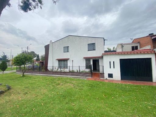 Casa en venta Cundinamarca Bogotá Mandalay Et Ii 200 m2 Habitaciones 4 Baños 2 Garajes 3 Precio $819999999