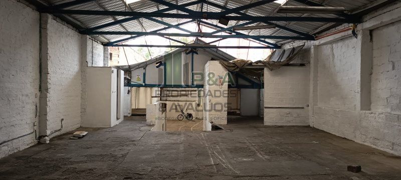 Bodega en arriendo Antioquia Medellín Caicedo 400 m2 Habitaciones 0 Baños 3 Garajes 0 Precio $8700000