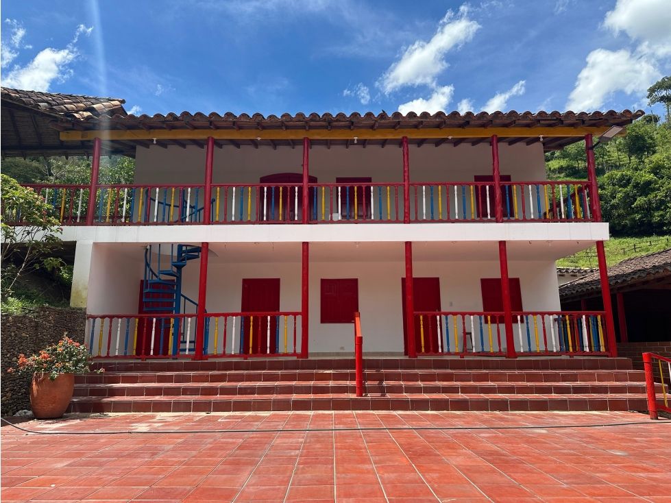 Finca en venta Antioquia Girardota Girardota 1461 m2 Habitaciones 22 Baños 10 Garajes 29 Precio $2490000000