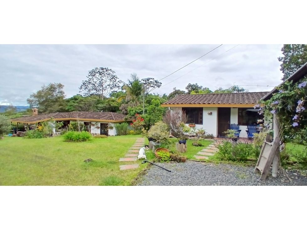 Casa Campestre en arriendo Antioquia La Ceja Centro 220 m2 Habitaciones 3 Baños 3 Garajes 2 Precio $5000000