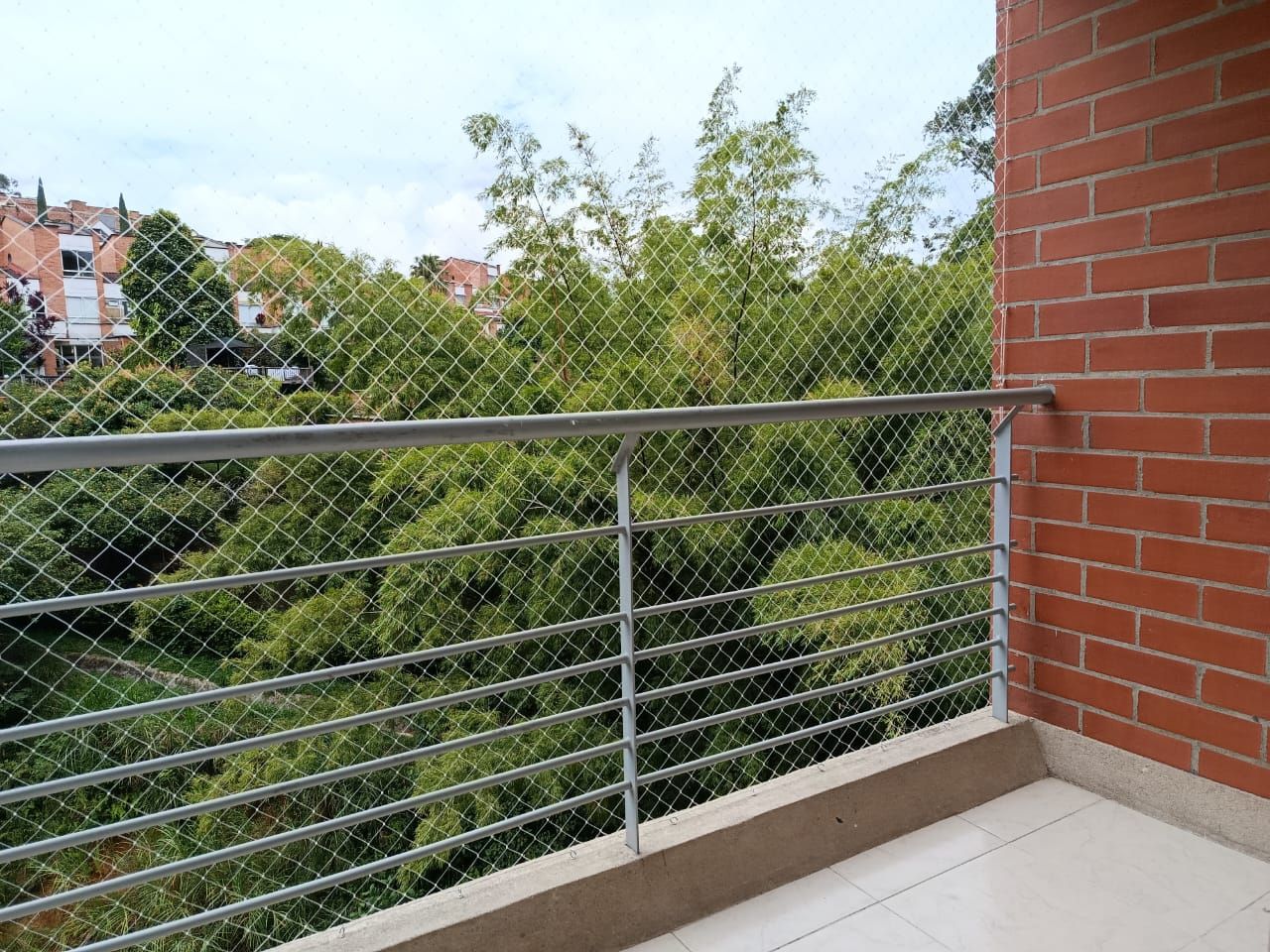 Apartamento en arriendo Antioquia Envigado El Esmeraldal 87 m2 Habitaciones 3 Baños 2 Garajes 1 Precio $3500000