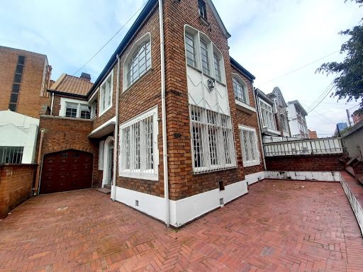 Casa en arriendo Cundinamarca Bogotá Marly 298 m2 Habitaciones 7 Baños 4 Garajes 2 Precio $10000000