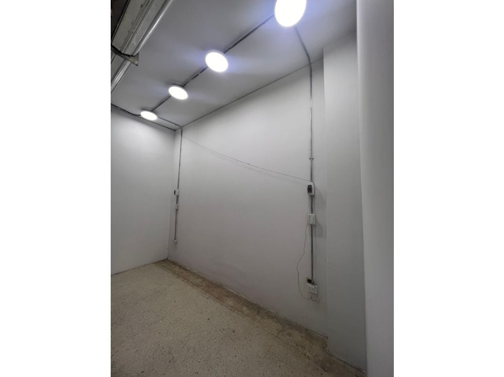 Local en arriendo Valle Del Cauca Cali El Calvario 6 m2 Habitaciones 0 Baños 0 Garajes 0 Precio $2200000