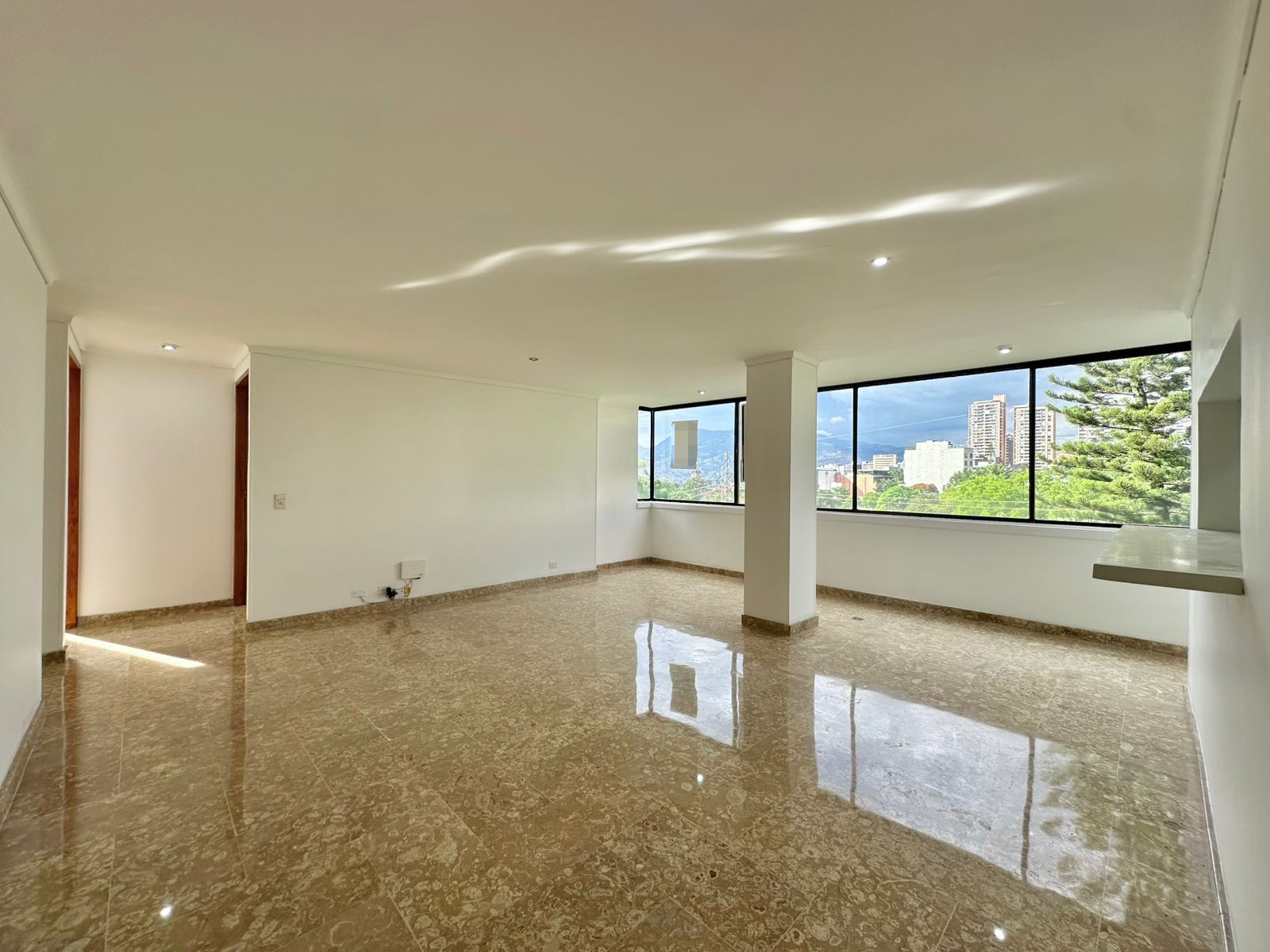 Apartamento en arriendo Antioquia Medellín La Florida 130 m2 Habitaciones 4 Baños 3 Garajes 2 Precio $4600000