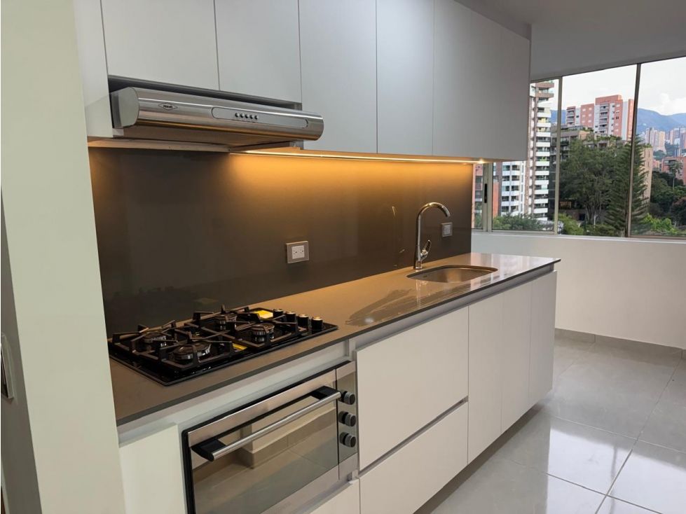Apartamento en arriendo Antioquia Medellín Castropol 127 m2 Habitaciones 3 Baños 3 Garajes 2 Precio $4900000