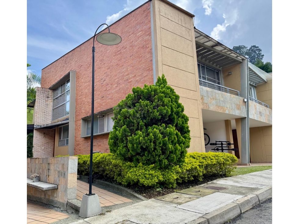 Casa en venta Antioquia Medellín Villa Tina 220 m2 Habitaciones 3 Baños 4 Garajes 2 Precio $1800000000