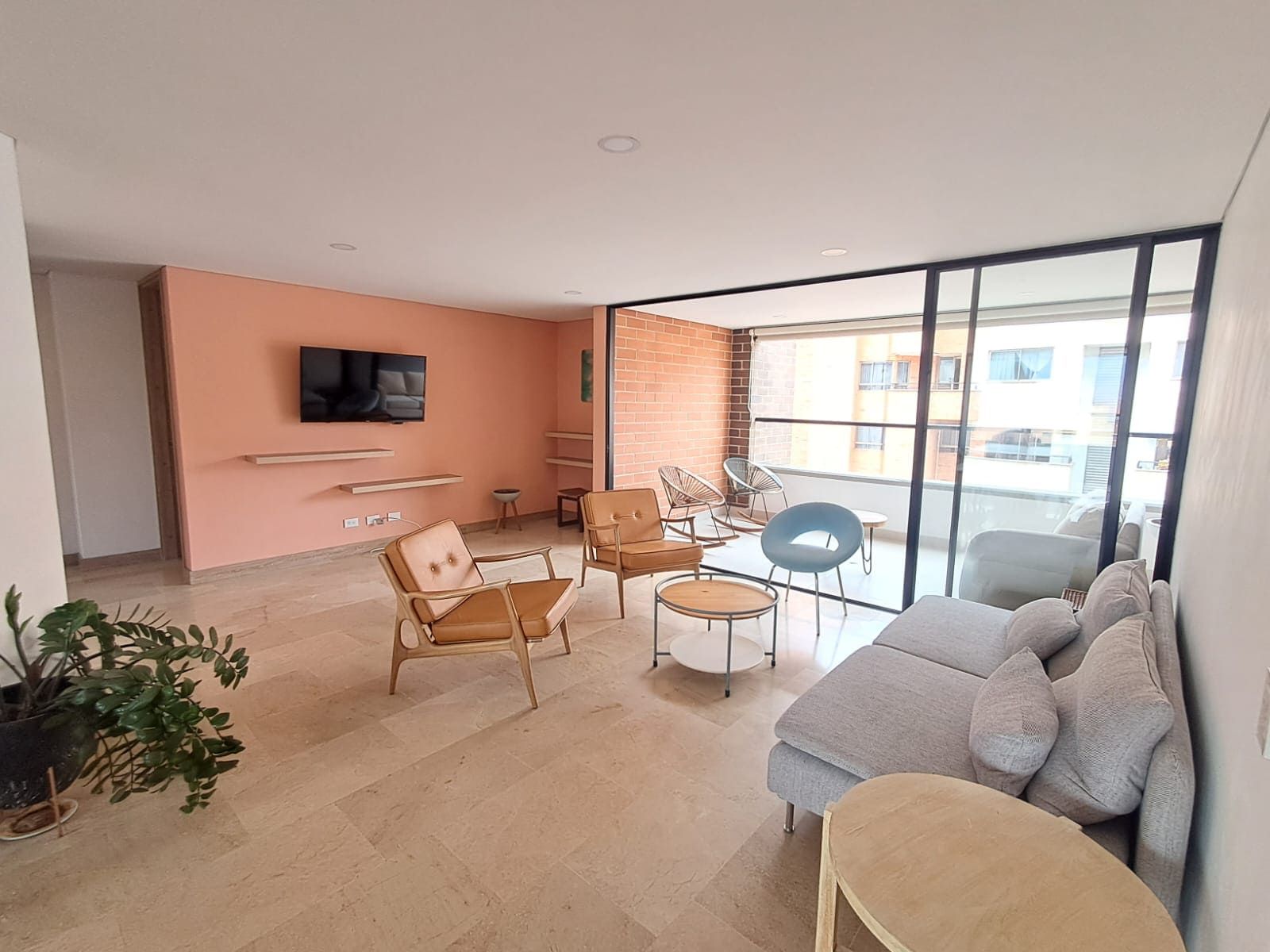 Apartamento en arriendo Antioquia Medellín Bolivariana 161 m2 Habitaciones 3 Baños 5 Garajes 1 Precio $8000000