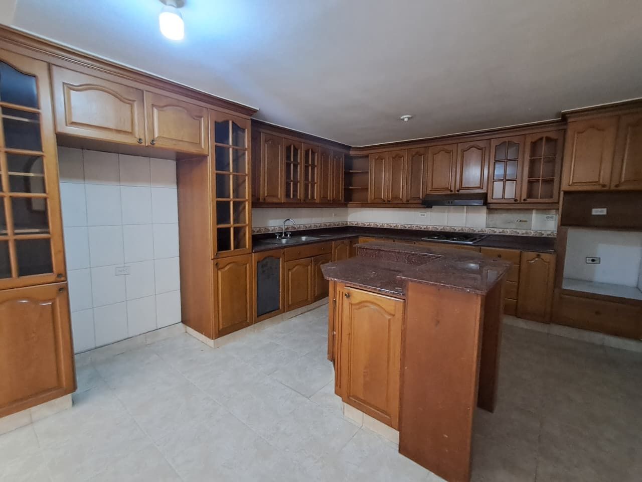 Casa en arriendo Antioquia Medellín La Palma 200 m2 Habitaciones 3 Baños 4 Garajes 1 Precio $5500000