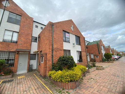 Casa en arriendo Cundinamarca Bogotá Cr Quintas De Santa Barbara Et I 88 m2 Habitaciones 5 Baños 2 Garajes 1 Precio $2150000