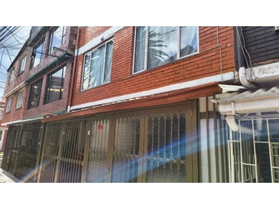 Casa en venta Cundinamarca Bogotá La Primavera 230 m2 Habitaciones 7 Baños 4 Garajes 1 Precio $580000000