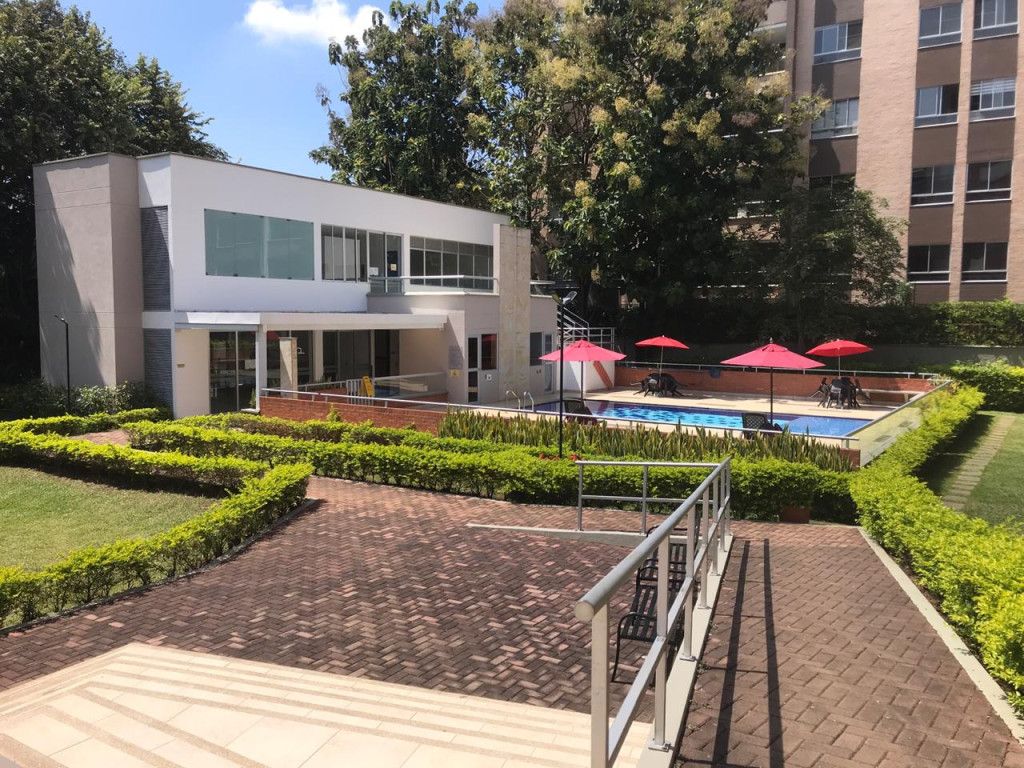 Apartamento en arriendo Valle Del Cauca Cali Parcelaciones Pance 147 m2 Habitaciones 3 Baños 5 Garajes 2 Precio $4250000