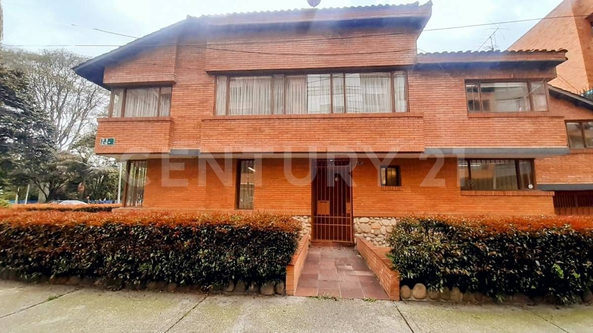 Casa en arriendo Cundinamarca Bogotá San Patricio 216 m2 Habitaciones 3 Baños 4 Garajes 3 Precio $6900000