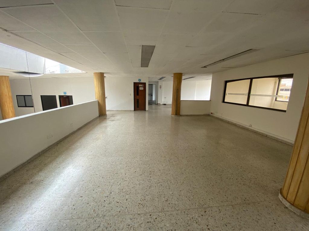 Oficina en arriendo Valle Del Cauca Cali Departamental 624 m2 Habitaciones 0 Baños 6 Garajes 2 Precio $18500000