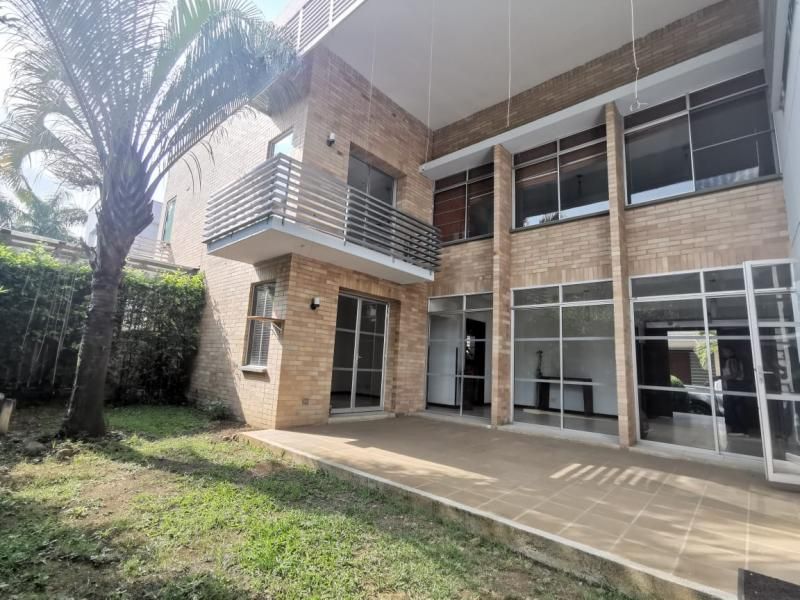 Casa en venta Valle Del Cauca Cali Parcelaciones Pance 300 m2 Habitaciones 4 Baños 6 Garajes 4 Precio $1550000000