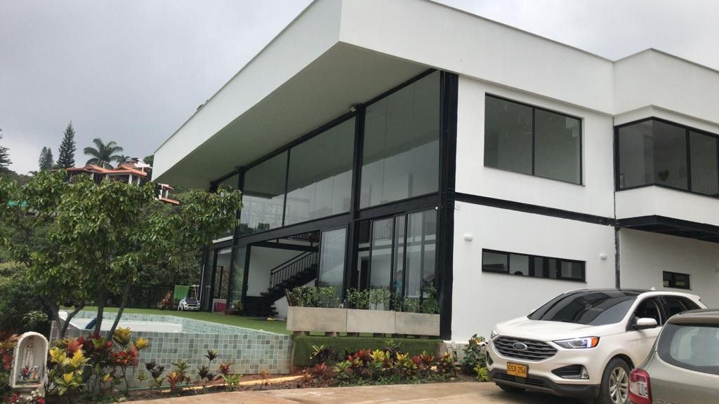 Casa en venta Bolívar Altos Del Rosario Altos Del Rosario 350 m2 Habitaciones 4 Baños 7 Garajes 13 Precio $2300000000