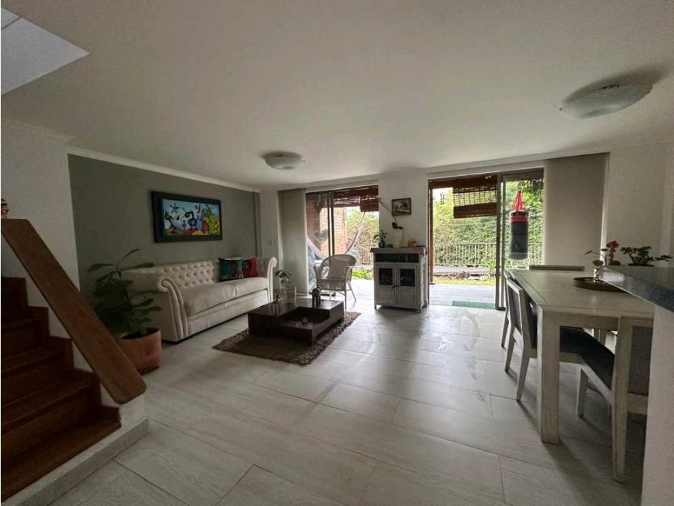 Casa en venta Antioquia Envigado El Chocho 240 m2 Habitaciones 3 Baños 3 Garajes 2 Precio $1350000000