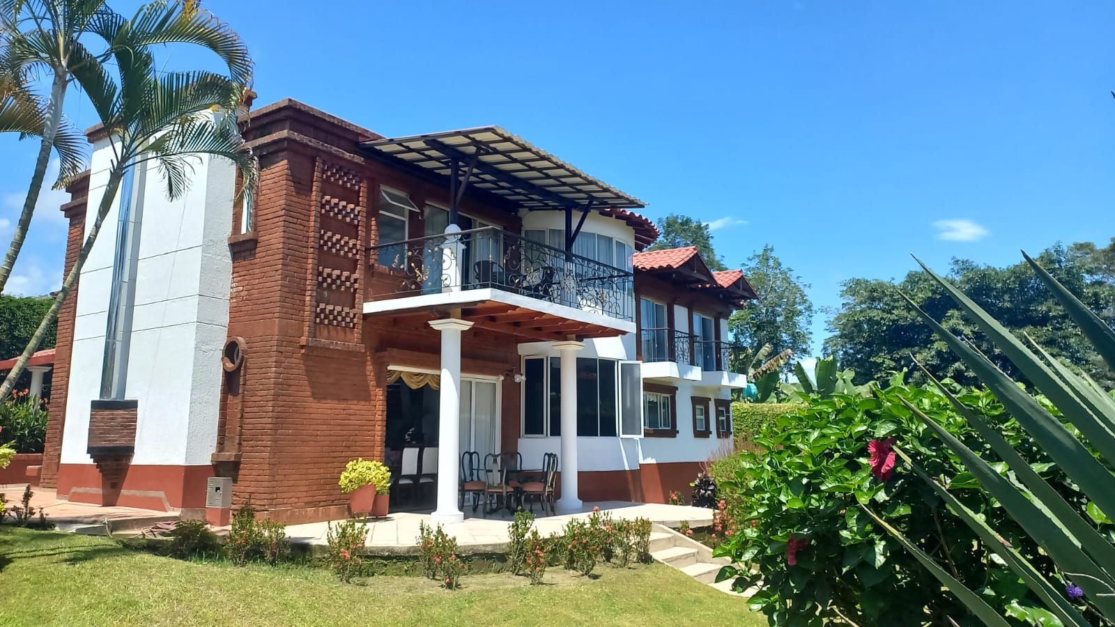 Casa en venta Quindío Armenia Sector Parque Valencia 450 m2 Habitaciones 5 Baños 4 Garajes 3 Precio $1380000000