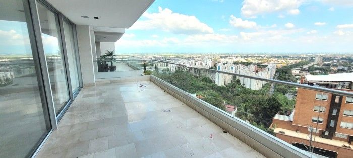 Apartamento en arriendo Valle Del Cauca Cali Menga 180 m2 Habitaciones 3 Baños 3 Garajes 3 Precio $8000000