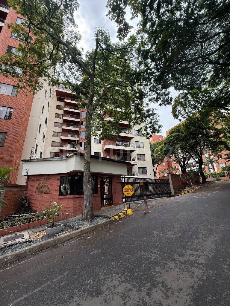 Apartamento en venta Valle Del Cauca Cali Conjunto Residencial Maria Fernanda 100 m2 Habitaciones 3 Baños 2 Garajes 2 Precio $510000000