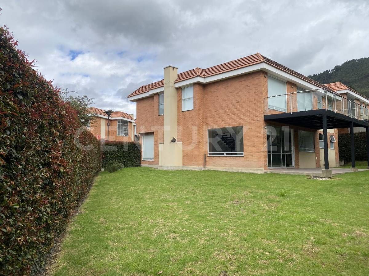 Casa en arriendo Cundinamarca Cajicá Cajica 284 m2 Habitaciones 3 Baños 3 Garajes 4 Precio $8000000