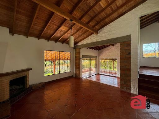 Casa en arriendo Antioquia Medellín Loma El Atravesado 4800 m2 Habitaciones 3 Baños 2 Garajes 6 Precio $7000000