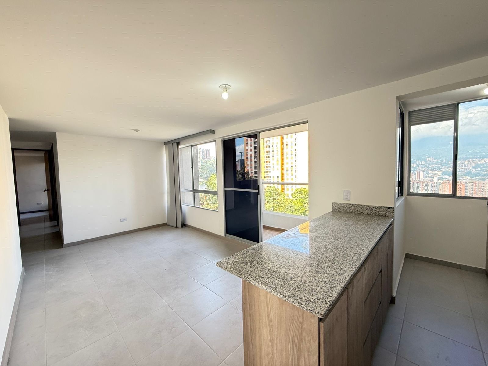 Apartamento en arriendo Antioquia Envigado Villas Del Mediterraneo 80 m2 Habitaciones 3 Baños 2 Garajes 1 Precio $2900000