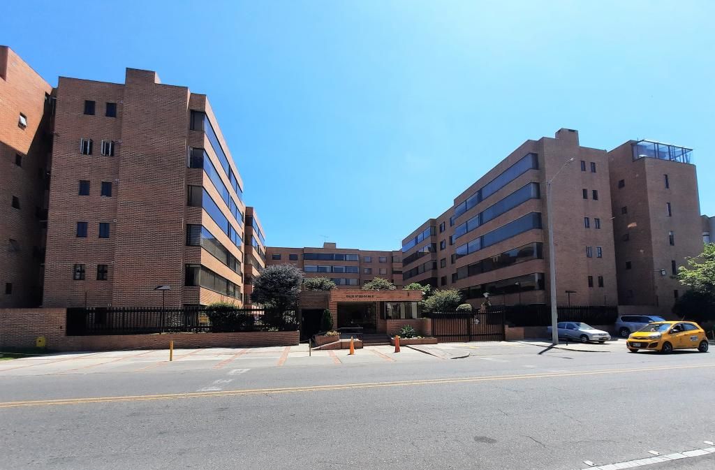 Apartamento en arriendo Cundinamarca Bogotá Santa Barbara Central 138 m2 Habitaciones 3 Baños 3 Garajes 2 Precio $4950000