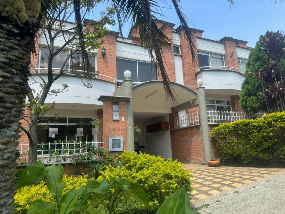 Casa en arriendo Antioquia Envigado Uribe Ángel 230 m2 Habitaciones 4 Baños 5 Garajes 3 Precio $6200000