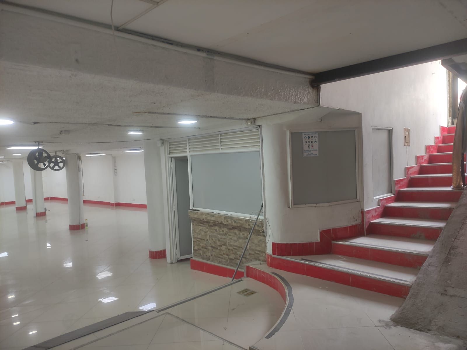 Bodega en venta Antioquia Itagüí Centro 200 m2 Habitaciones 0 Baños 2 Garajes 0 Precio $850000000