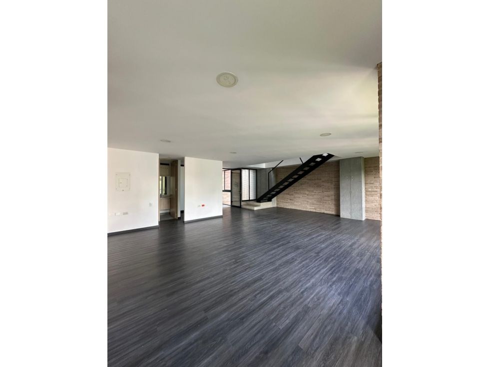 Oficina en arriendo o venta Antioquia Medellín Villa Carlota 180 m2 Habitaciones 0 Baños 2 Garajes 3 Precio venta $1650000000 Precio arriendo $12500000