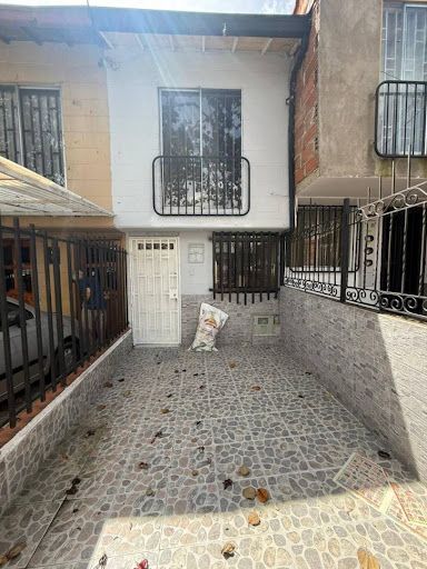 Casa en arriendo Antioquia Bello La Florida 70 m2 Habitaciones 3 Baños 2 Garajes 1 Precio $1850000