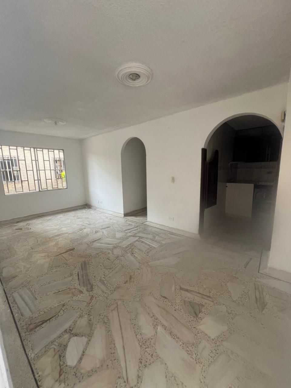 Apartamento en arriendo Valle Del Cauca Cali Cañaverales Los Samanes 70 m2 Habitaciones 3 Baños 1 Garajes 0 Precio $1000000