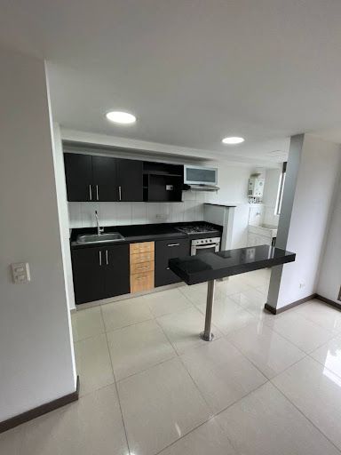 Apartamento en arriendo Antioquia Envigado El Esmeraldal 90 m2 Habitaciones 3 Baños 2 Garajes 1 Precio $3900000