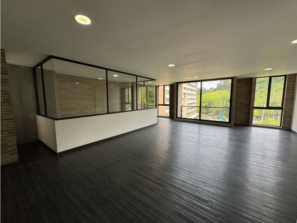Oficina en arriendo o venta Antioquia Medellín La Linde 145 m2 Habitaciones 0 Baños 2 Garajes 3 Precio venta $1395000000 Precio arriendo $11000000