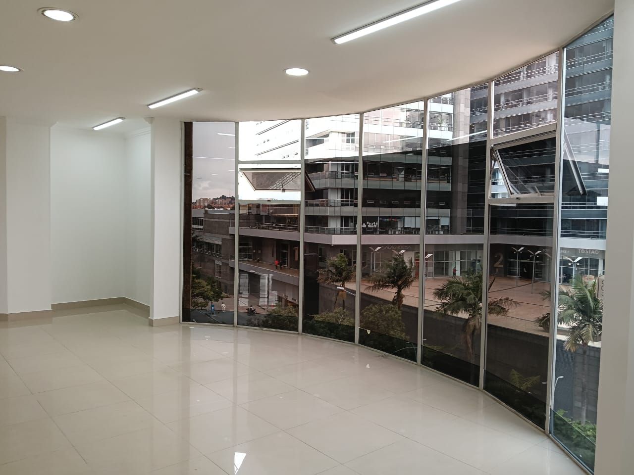 Oficina en arriendo Cundinamarca Bogotá Estoril 116 m2 Habitaciones 0 Baños 2 Garajes 1 Precio $11000000