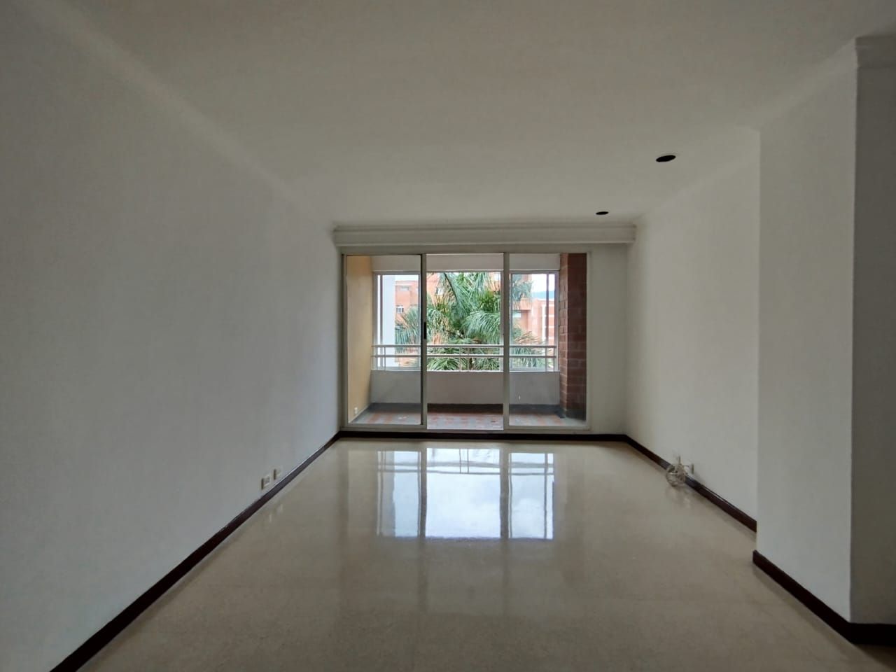 Apartamento en arriendo Antioquia Medellín La Castellana 75 m2 Habitaciones 2 Baños 2 Garajes 1 Precio $2600000