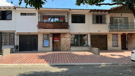 Casa en arriendo Valle Del Cauca Cali La Flora 440 m2 Habitaciones 4 Baños 4 Garajes 3 Precio $5000000
