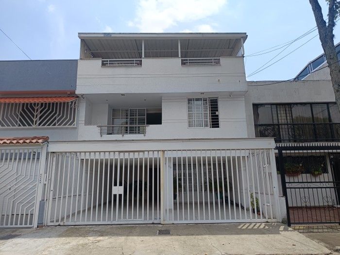 Casa en venta Valle Del Cauca Cali Camino Real 228 m2 Habitaciones 3 Baños 5 Garajes 3 Precio $770000000