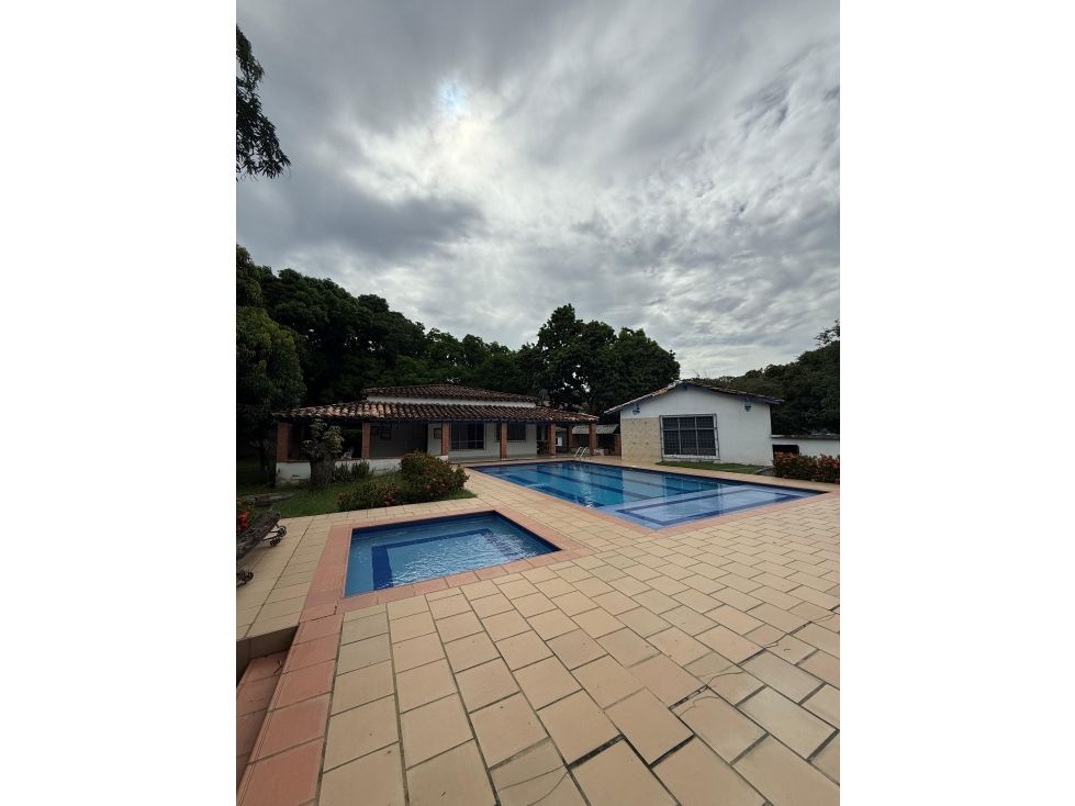 Finca en venta Antioquia Medellín Medellín 250 m2 Habitaciones 7 Baños 6 Garajes 4 Precio $1000000000