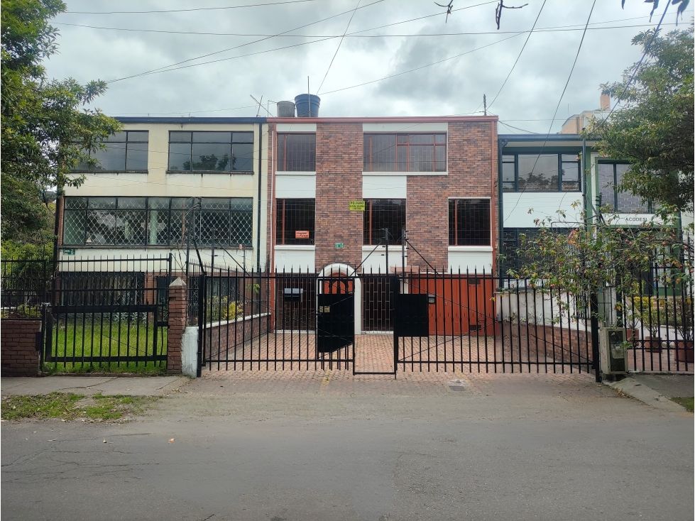 Casa en arriendo o venta Cundinamarca Bogotá La Soledad 480 m2 Habitaciones 6 Baños 5 Garajes 3 Precio venta $1600000000 Precio arriendo $7500000